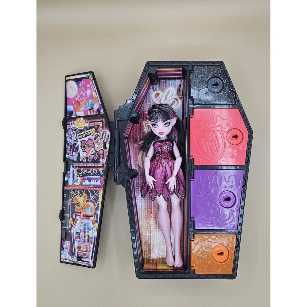 Monster High Draculaura Skulltimate Secrets Doll Coffin Locker Case Mattel
